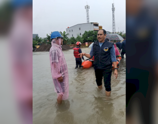 Tokoh Masyarkat Biringkanaya : BPBD, Dinas Sosial Tidak Profesional Urus Korban Banjir, Waktu Makan Tengah Malam, Legislator Nasdem Dr Mahmud Minta Evaluasi
