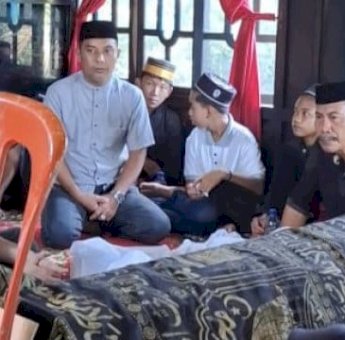Legislator NasDem Sulsel Syukur Melayat Ke Rumah Duka Santri Korban Kebakaran di Pinrang