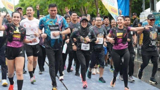 Bupati Adnan dan Husniah Talenrang Lepas 5.000 Peserta Gowa Run 2025.
