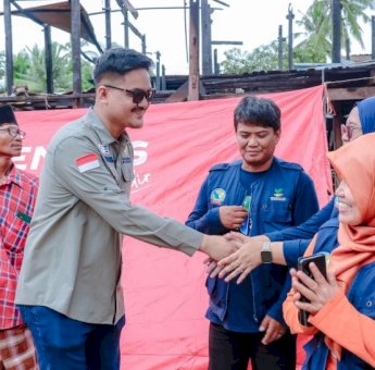 Teguh Iswara Suardi Beri Bantuan Sekaligus Dukungan Moral kepada Korban Kebakaran di Barru