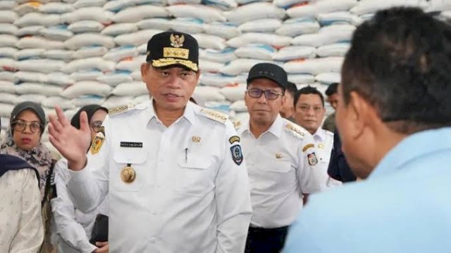 Pj Gubernur Prof Fadjry Djufry Pastikan Stok Beras Sulsel Aman.