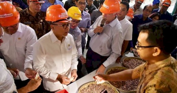 Pj Gubernur Sulsel Prof Fadjry Djufry Dampingi Menko Zulkifli Hasan Tinjau Gudang Kakao PT Papandayan Cocoa Industries