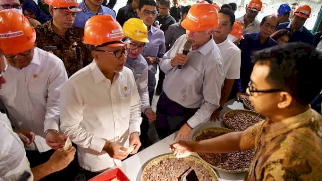 Pj Gubernur Sulsel Prof Fadjry Djufry Dampingi Menko Zulkifli Hasan Tinjau Gudang Kakao PT Papandayan Cocoa Industries