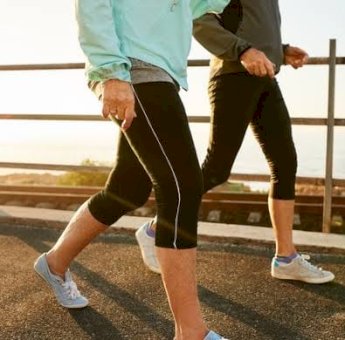 Studi: Jalan Kaki Satu Jam Sehari Setara dengan Menambah Usia Hidup 6 Jam