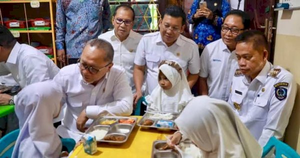 Menko Zulkifli Hasan Sampaikan Pesan Presiden Prabowo saat Kunker di Makassar, Pastikan Gizi Anak Terpenuhi