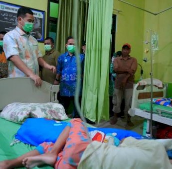 Bupati Pangkep Yusran Kunjungi Pasien DBD dan Beri Pesan ke Warga: Jaga Kebersihan Lingkungan-Jajanan untuk Anak
