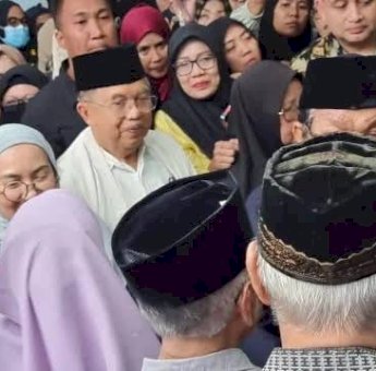Jusuf Kalla Antar Kepulangan HM Alwi Hamu ke Makassar, Isak Tangis Sambut Kedatangan Jenasah Almarhum
