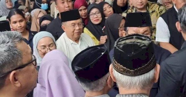 Jusuf Kalla Antar Kepulangan HM Alwi Hamu ke Makassar, Isak Tangis Sambut Kedatangan Jenasah Almarhum