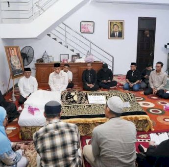 Melayat ke Rumah Duka HM Alwi Hamu, Prof Fadjry Djufry: Beliau Banyak Berkontribusi untuk Kemajuan Sulsel