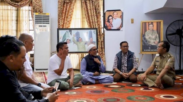 Danny Melayat ke Rumah Duka Almarhum Alwi Hamu.