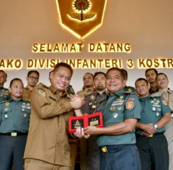 Perkuat Kolaborasi di Jajaran Forkopimda, Prof Fadjry Djufry Kunjungan Silaturahmi ke Mako Pangdivif 3 Kostrad di Gowa