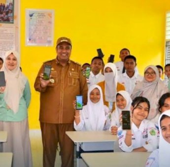 Bupati Maros Chaidir Syam Tinjau Sosialisasi Edukasi Kesehatan dan Pengenalan Aplikasi OKY Indonesia