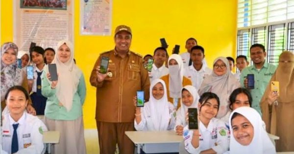 Bupati Maros Chaidir Syam Tinjau Sosialisasi Edukasi Kesehatan dan Pengenalan Aplikasi OKY Indonesia