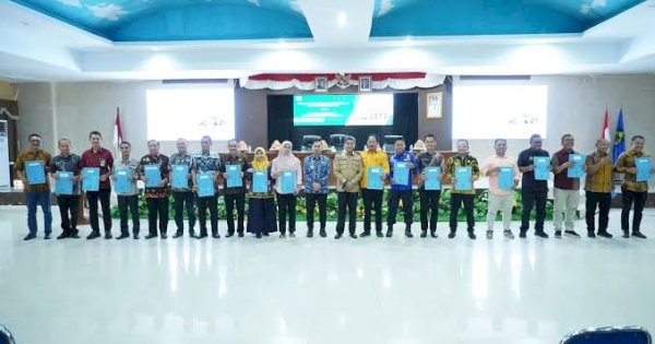 Pemkab Jeneponto Serahkan DPA Anggaran Desa 2025, Pj Bupati Reza Faizal: Manfaatkan Secara Transparan