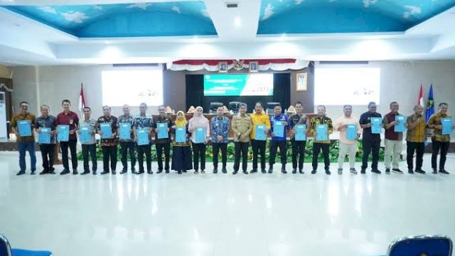 Pemkab Jeneponto Serahkan DPA Anggaran Desa 2025.