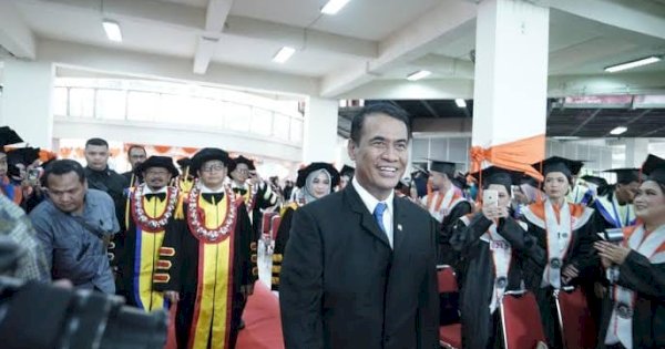 Hadiri Wisuda UNM, Mentan Amran Beri Pesan Ini untuk Generasi Muda