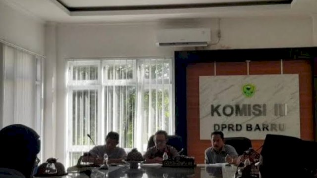 DPRD Barru Bantu Relokasi Rumah Warga yang Terancam Longsor