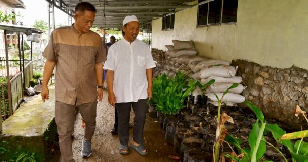 Kunjungi Pesantren Alam Indonesia di Barru, Prof Fadjry Djufry Siap Bantu Bibit Ternak Varietas Unggul