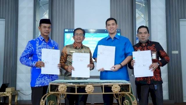 Penandatanganan naskah perjanjian hibah oleh bupati Muhammad Yusran Lalogau dan Kepala Kemenag Pangkep, Muhammad Nur Halik.