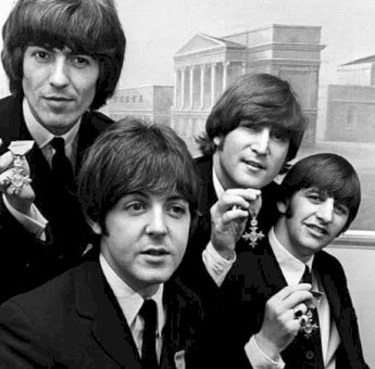 Setelah 28 Tahun, The Beatles Kembali Menang Grammy Awards Lewat Lagu &ldquo;Now and Then&rdquo;