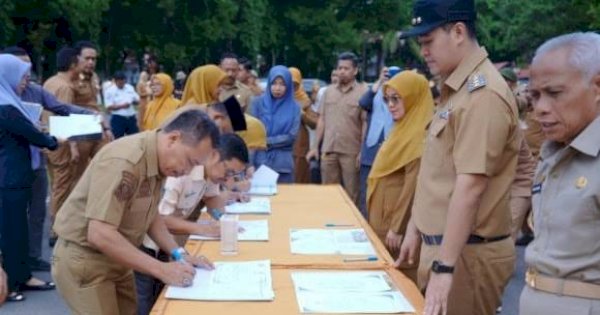 Disaksikan Bupati MYL, Kepala OPD Lingkup Pemkab Pangkep Tanda Tangani Pakta Integritas Kinerja 2025