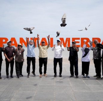 Pj Gubernur Fadjry Djufry-Bupati Andi Utta Resmikan Partai Merpati dengan Pelepasan Burung Merpati