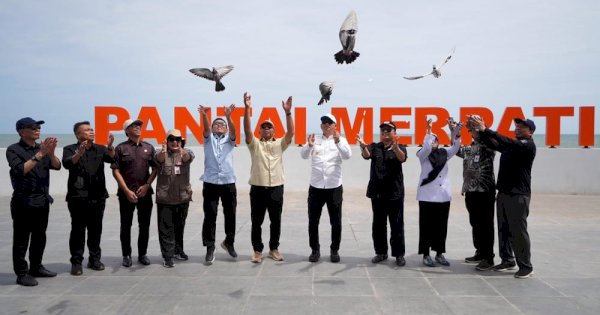 Pj Gubernur Fadjry Djufry-Bupati Andi Utta Resmikan Partai Merpati dengan Pelepasan Burung Merpati