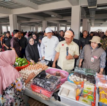 Pj Gubernur Prof Fadjry Djufry Tinjau Pasar Sentral Bulukumba, Revitalisasi Dorong Pertumbuhan Ekonomi Daerah