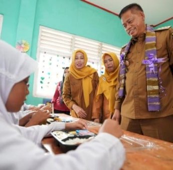 Prof Fadjry Djufry Pastikan Program Makan Bergizi Gratis di 8 Kabupaten Berjalan Lancar