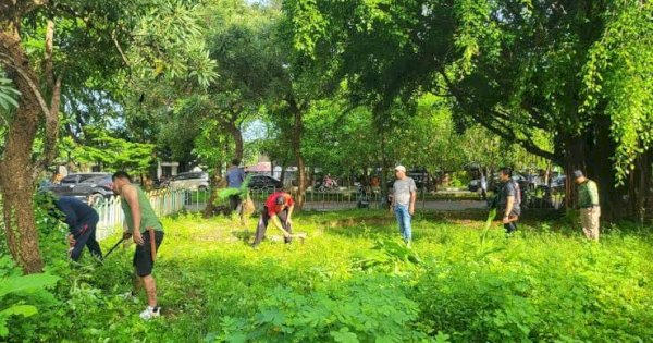 Pemkab Pangkep Laksanakan Kerja Bakti di Area Stadion Sepakbola Andi Mappe