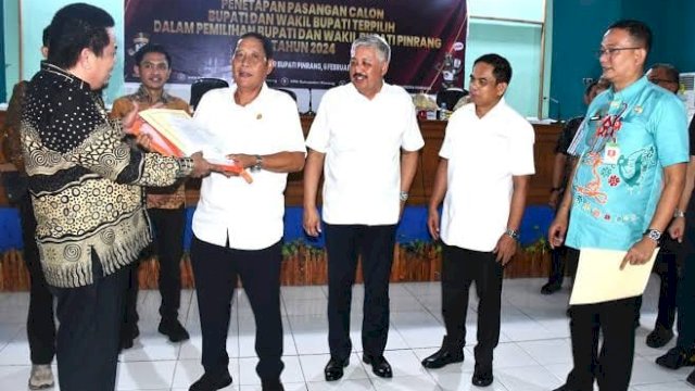 Ketua DPRD Pinrang, Nasrun Paturusi (kiri) bersama Sekda Pinrang, A. Calo Kerrang (kanan)