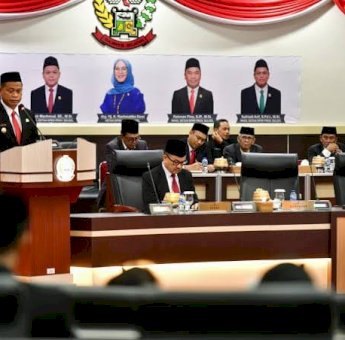 Paripurna DPRD Sulsel, Prof Fadjry Djufry Ajak Stakeholder Dukung Iklim Investasi dan Efisiensi Anggaran