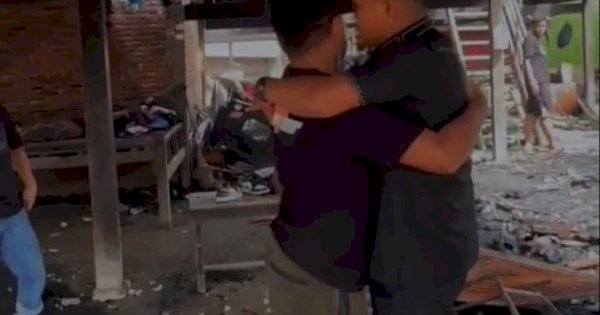 Tahu Rumah Mantan Anggota DPRD Sidrap Ludes Terbakar, Legislator NasDem Abd Rahman Langsung Turun Beri Suport dan Bantuan