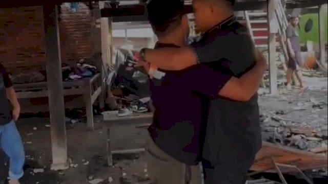 Tahu Rumah Mantan Anggota DPRD Sidrap Ludes Terbakar, Legislator NasDem Abd Rahman Langsung Turun Beri Suport dan Bantuan