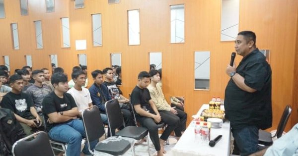 Bupati Maros Chaidir Syam Kobarkan Semangat Siswa D’Mentor Academy Menuju Polri