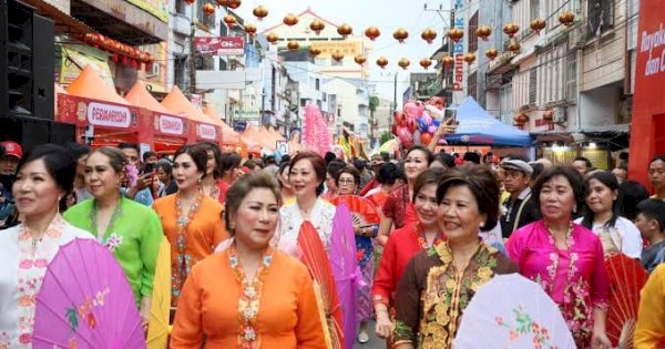 Indahnya Keberagaman, Karnaval Jappa Jokka Cap Go Meh Tampilkan Barisan NKRI, Kebaya Peranakan Hingga Puluhan Barongsai