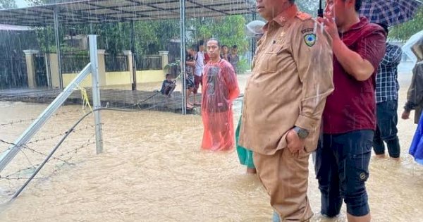 Bupati Maros Chaidir Syam Susuri Titik Banjir, Siapkan Pos Siaga