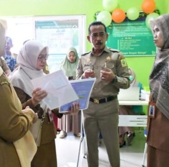 Pj Bupati Sinjai Jefrianto Tinjau Pelaksanaan Program Pemeriksaan Kesehatan Gratis di Puskesmas