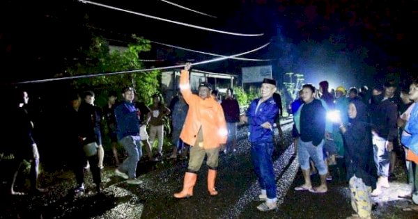 Kepedulian Tak Terhenti, Bupati Kaswadi Razak Kunjungi Lokasi Terdampak Bencana hingga Malam