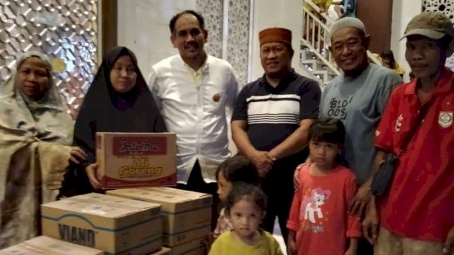 NasDem Peduli, Legislator Sulsel Mahmud Gerak Cepat Bantu Pengungsi Banjir di Kodam 3 Kelurahan Katimbang