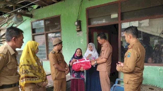 Pemkab Jeneponto Salurkan Bantuan Kepada Masyarakat Miskin
