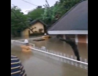Banjir Capai 1 Meter, Warga Makassar Mulai Dievakuasi