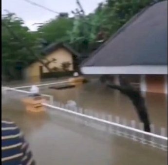 Banjir Capai 1 Meter, Warga Makassar Mulai Dievakuasi