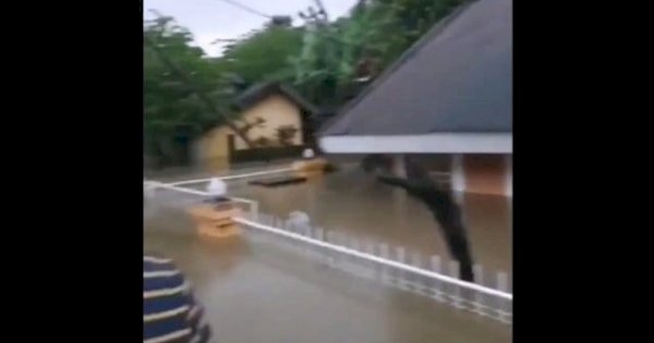 Banjir Capai 1 Meter, Warga Makassar Mulai Dievakuasi