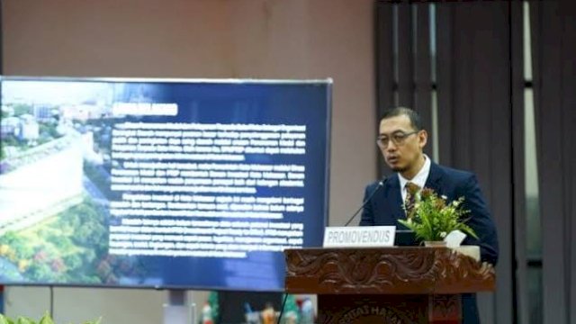 Andi Zulkifly Raih Gelar Doktor Administrasi Publik Unhas.