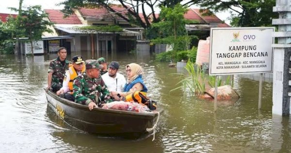 Tinjau Lokasi Banjir, Prof Fadjry Djufry Harap Ada Solusi Permanen untuk Warga Terdampak di Makassar