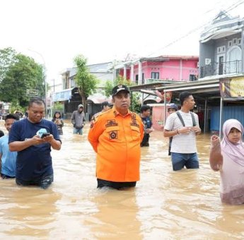 Bersama Forkopimda, Bupati Chaidir Syam Tinjau Lokasi Banjir di Maros