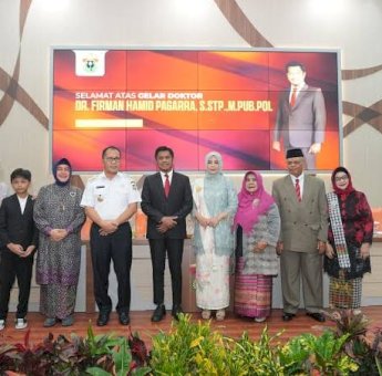 Firman Pagarra Raih Doktor, Danny Pomanto Sebut Kepala Bapenda Figur Utama Dorong PAD Makassar