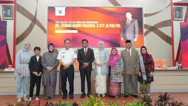 Firman Pagarra Raih Gelar Doktor, Danny Pomanto Apresiasi.