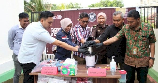 Kejaksaan Negeri Jeneponto Musnahkan Barang Bukti Sabu-sabu Puluhan Gram